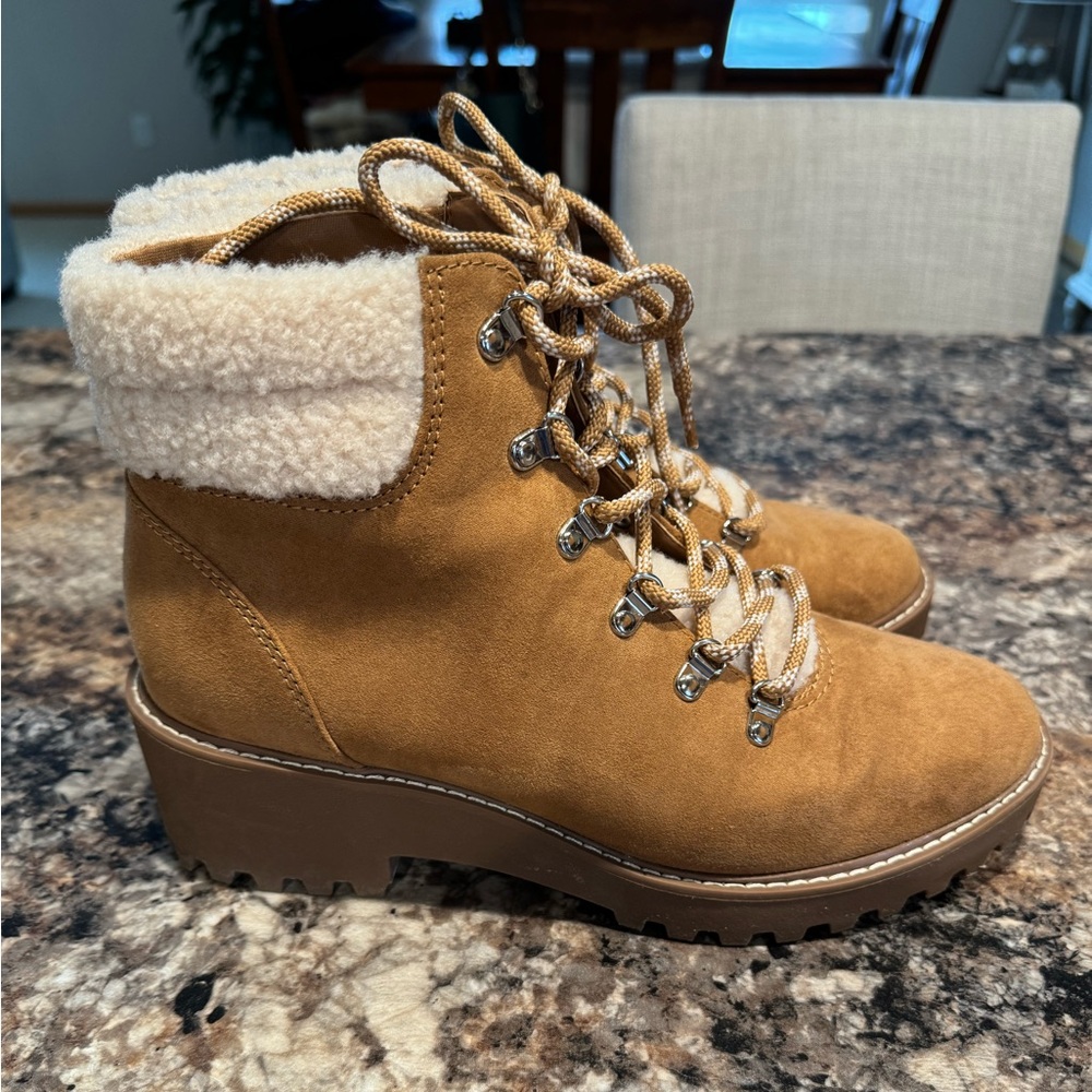 Women’s Universal Thread boots